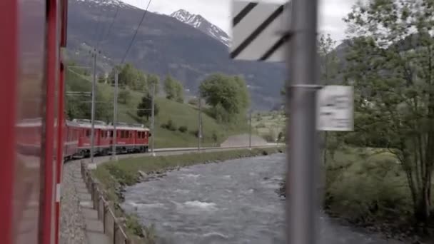 Červený Vlak Boční Pohled — Stock video