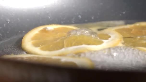 Caramelize Sinaasappelen Pan — Stockvideo