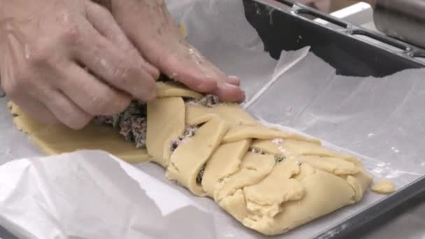 Pastelero Prepara Delicioso Strudel Para Cena — Vídeo de stock