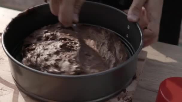 Pastelero Preparar Pastel Chocolate Increíble — Vídeo de stock