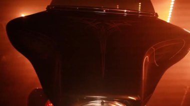 Ayrıntılar ve mega ışıklar bir Harley Davidson Screamin kartal özel baskı için krom 