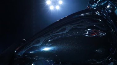 Ayrıntılar ve mega ışıklar bir Harley Davidson Screamin kartal özel baskı için krom 