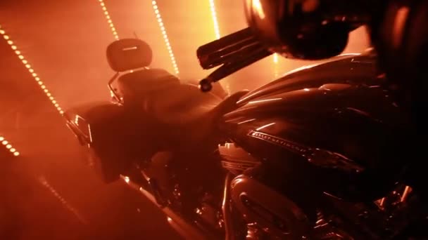 Chromdetails Und Mega Lichter Für Eine Harley Davidson Screamin Eagle — Stockvideo