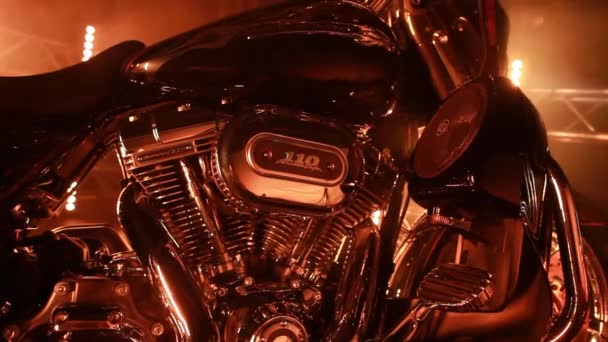 Podrobnosti Chrome Mega Světla Pro Speciální Edice Harley Davidson Screamin — Stock video
