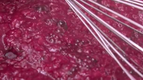 Chef Pâtissier Prépare Confiture Framboises Pour Gâteau — Video