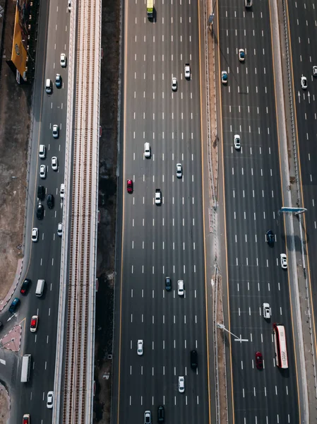 ドバイ アラブ首長国連邦での高速道路の高架のビュー — ストック写真