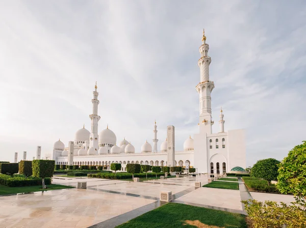 ünlü ve güzel Şeyh Zayed Camii mimari, Abu Dabi, Birleşik Arap Emirlikleri