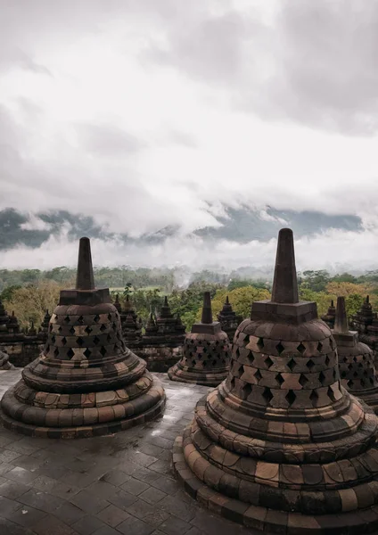 Stupas Templo Borobudur Tempo Chuvoso Nublado — Fotografia de Stock