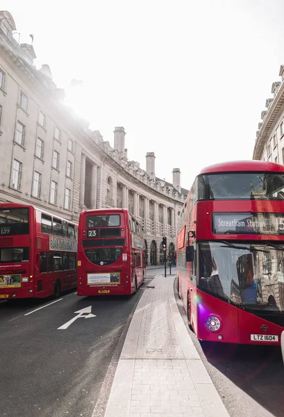 Vacker Utsikt Över Röda Bussar London Storbritannien — Stockfoto