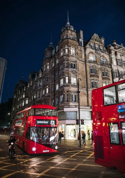 Γραφική Θέα Των Κόκκινων Λεωφορείων Στο Λονδίνο Ηνωμένο Βασίλειο — Φωτογραφία Αρχείου