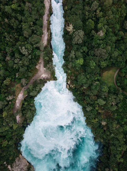 Drohnenblick auf den Wasserfall Huka Falls in Neuseeland — Stockfoto