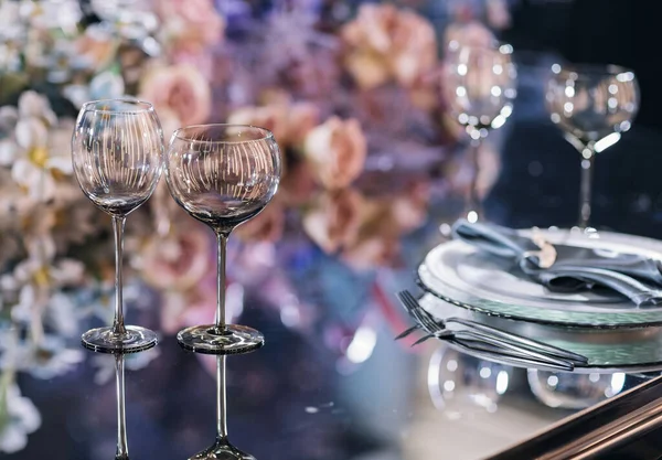 Empty glasses set in a modern restaurant Royalty Free Stock Photos