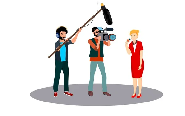 Kırmızı elbiseli kadın gazeteci kameraman önünde röportaj veriyor. Vektör karakterler, profesyonel ekipman, TV programı, vektör kullanıyorlar
