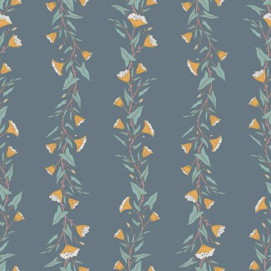 Çiçekler ve kıvrımlı bitki yapraklarıyla kusursuz desen. Moda baskıları için yabani kır çiçekleriyle dolu bir şablon. Mavi-gri arka plan. Vektör illüstrasyonu