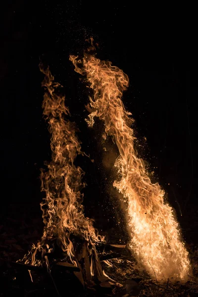 篝火的照片, 明亮的火焰 — 图库照片