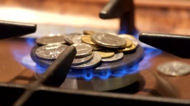 Yakıcı bir gaz brülör vardır. Benzin parasını ödemek için yeterli para