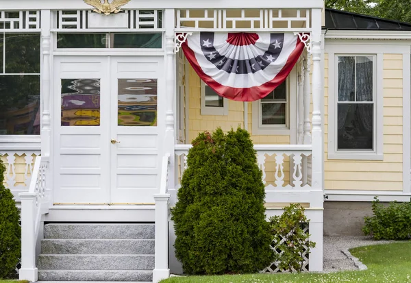 Exterior Front Door Beautiful Old House Banting Flag New Hampshire — Stock Photo, Image