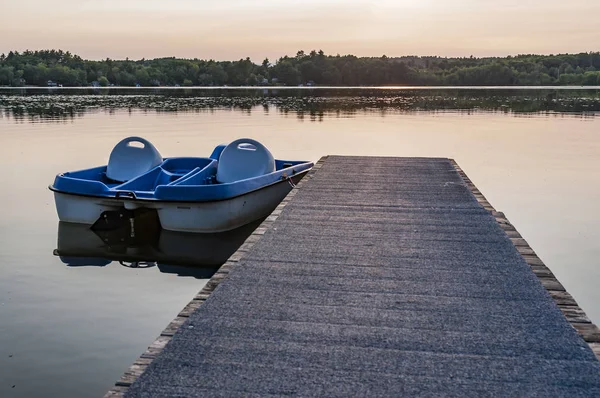 Row Blue Pedal Boats Sunset American Lake — Stock Photo, Image