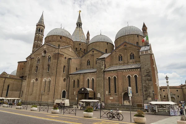Padua Itália Julho Basílica Santo Antônio Turistas Torno Dela Julho — Fotografia de Stock