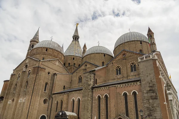 Basilica Sant Antonio Toeristen Rond Het Padua Italië Een Zomerdag — Stockfoto