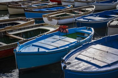 Renkli balıkçı tekneleri Bay Napoli, İtalya