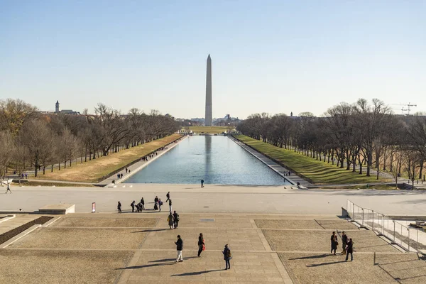 华盛顿特区 12月21日 华盛顿纪念碑在华盛顿特区的照片 它是在秋天的一个寒冷而晴朗的日子里拍摄的 在2017年12月21日在华盛顿特区 — 图库照片