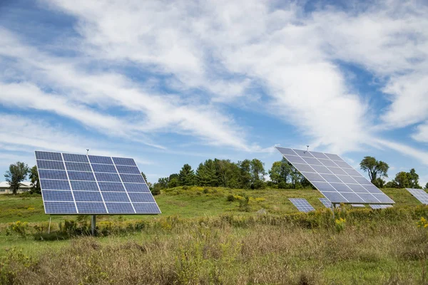 Painel Solar Fundo Céu Campo Aberto Nos Estados Unidos — Fotografia de Stock