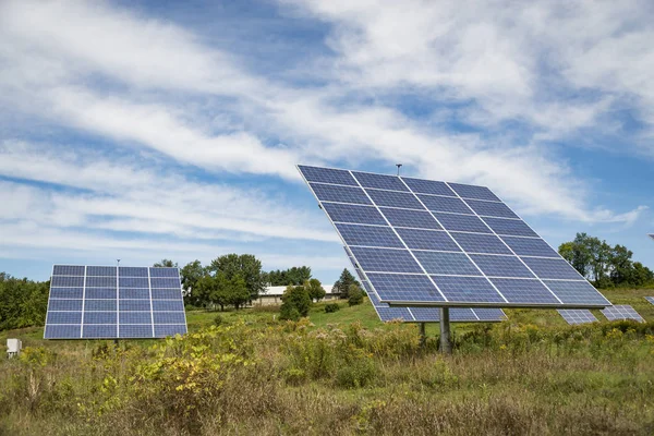 Панелі Сонячних Батарей Тлі Неба Відкритому Грунті Сполучених Штатах — стокове фото