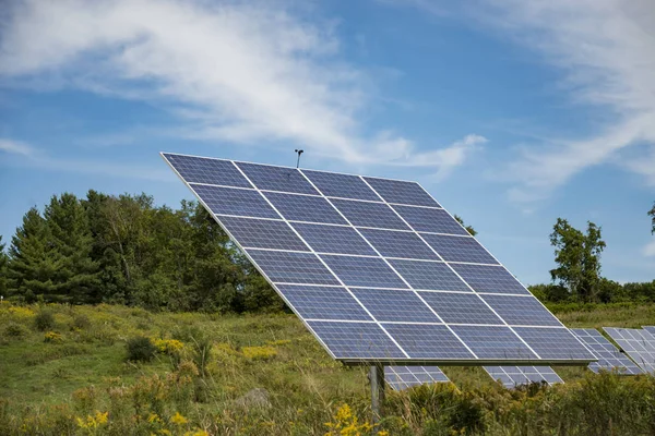 Painel Solar Fundo Céu Campo Aberto Nos Estados Unidos — Fotografia de Stock