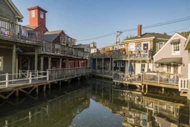 Kennebunkport, beni-16 Eylül: Kennebunkport olduğunu York County, Maine, Portland yakınlarında bir köyde. Bu ev sahipliği Bush aile yaz bileşik.