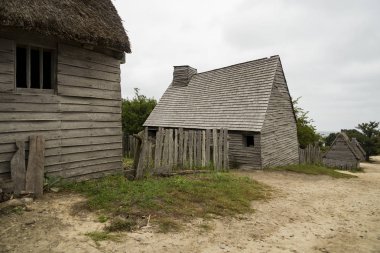Plimoth çiftliğindeki eski binalar, MA. Amerika 'daki ilk göçmen yerleşim yeriydi..