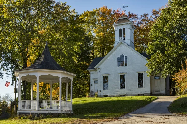 New England Church Fall Limerick Maine Usa – stockfoto