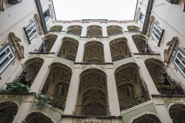 Interieur Van Oude Middeleeuwse Spaanse Palace Historische Centrum Van Napels — Stockfoto