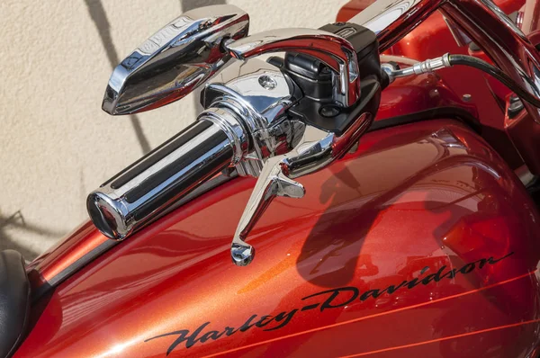 Old Obstchard Beach August Harley Davidson Motorcycle Tank Solid Red — Stockfoto