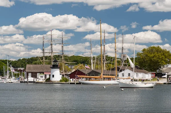 View of the Mystic Seaport with boats and houses, Connecticut — Stock Photo, Image