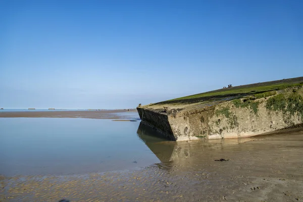 Zbytky Mulberry Harbour v Arromanech — Stock fotografie