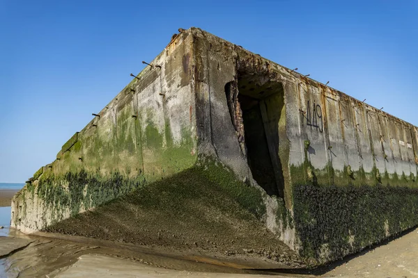 The remains of the Mulberry Harbour at Arromanches — Stock Image The remains of the Mulberry Harbour at Arromanches Stock Image