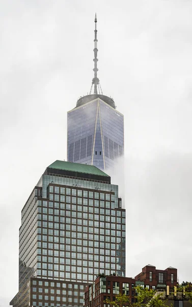 Gratte-ciel du centre-ville de New York vue de Battery Park — Photo