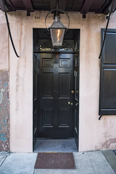 Vue de face de l'ancienne maison de Charleston — Photo