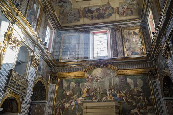 Innvendig i San Paolo Maggiore-basilikaen i Napoli, Italia – stockfoto