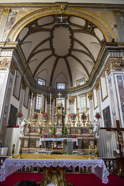 Binnenland van basiliek van San Paolo Maggiore in Napels, Italië — Stockfoto