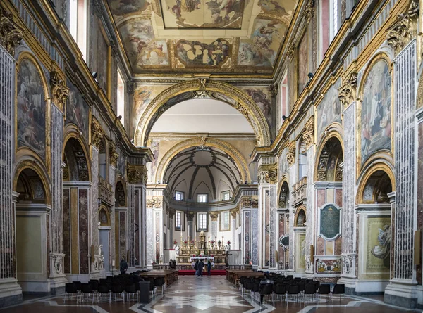 Wnętrze bazyliki San Paolo Maggiore w Neapolu, Włochy — Zdjęcie stockowe