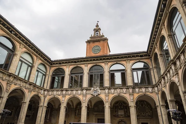 Exteriéru Archiginnasio knihovny Bologna v Itálii — Stock fotografie