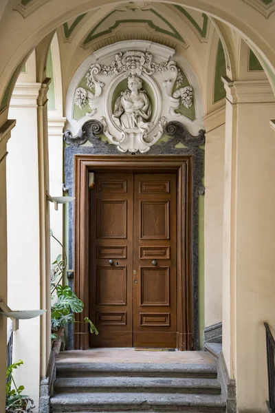 Antik Ortaçağ Ispanyol Sarayı iç, Napoli Italya — Stok fotoğraf