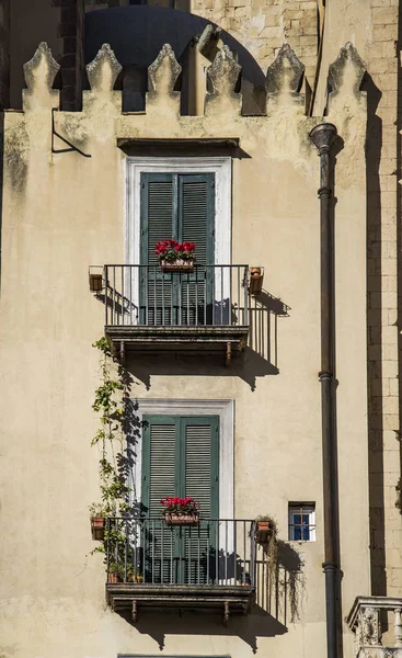 Altes gebäude auf den straßen von neapel altstadt italien — Stockfoto