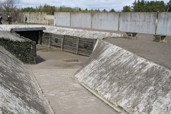 Campo de concentração nazi na Alemanha. Parede cercada Acampamento Sachsenhausen — Fotografia de Stock