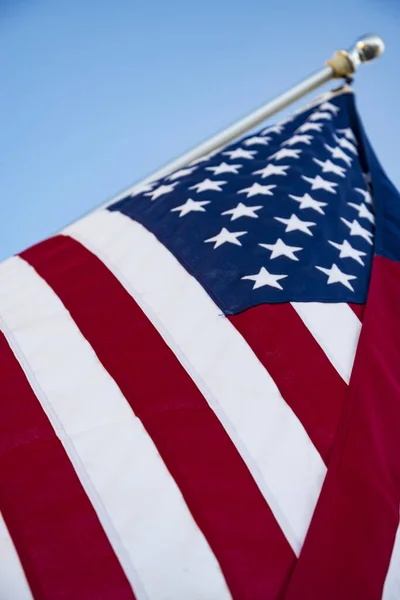 Gros plan du drapeau américain froissé. Étoiles et rayures — Photo