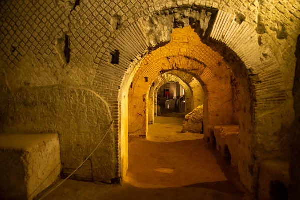 Napoli yeraltında San Lorenzo Maggiore, Napoli, İtalya 'nın arkeolojik kazılarında..