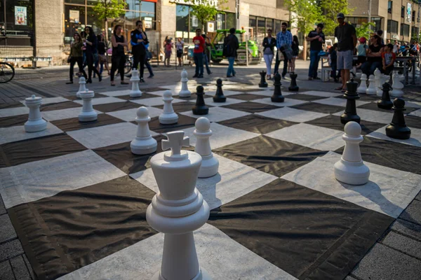 Montreal Canada Maj 2017 Giant Chess Set Utomhus Omgiven Människor — Stockfoto