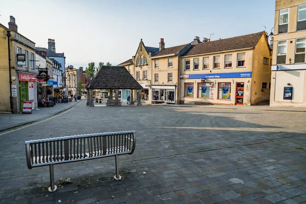La gente disfruta de las calles en la histórica ciudad de Bath UK —  Fotos de Stock